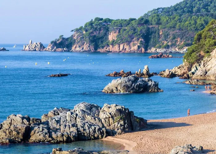 70m2 2bedrooms 25m2terrace, 4pools, 3min