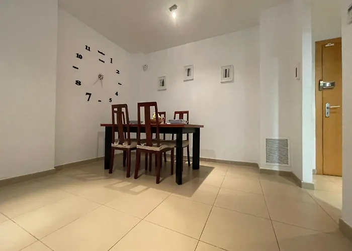 70m2 2bedrooms 25m2terrace, 4pools, 3min