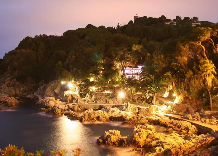 70m2 2bedrooms 25m2terrace, 4pools, 3min